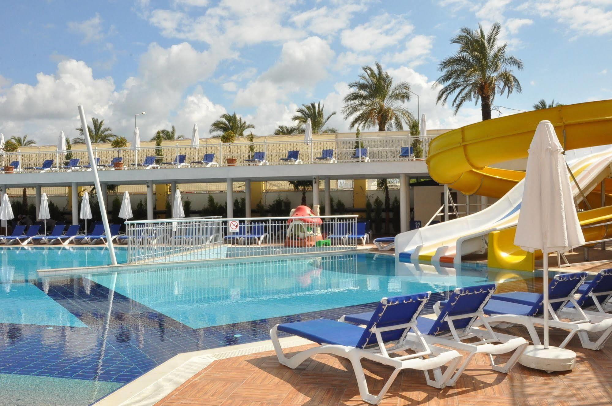 Dream World Resort & Spa Side Exterior foto